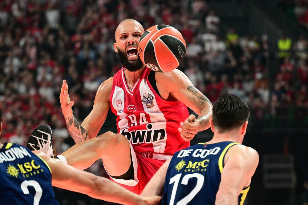 Olimpijakos uništio Fener i plasirao se u finale F4 Evrolige!