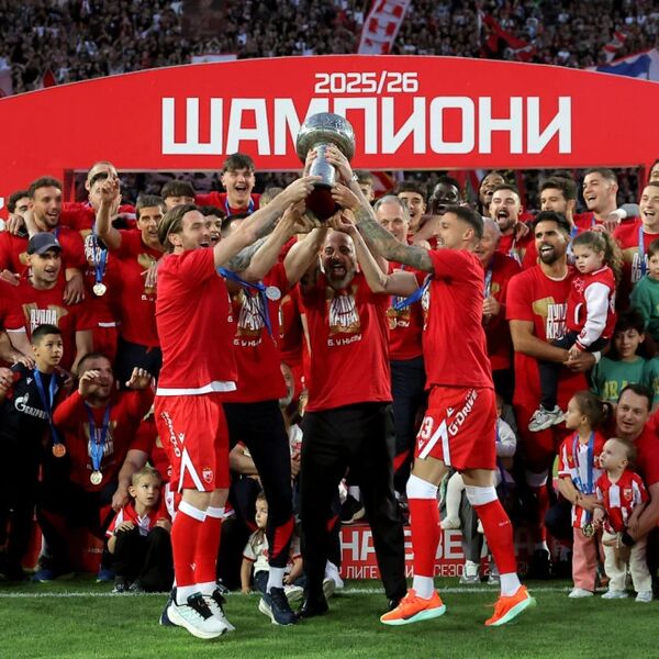 Džajić uručio Zvezdi pehar!