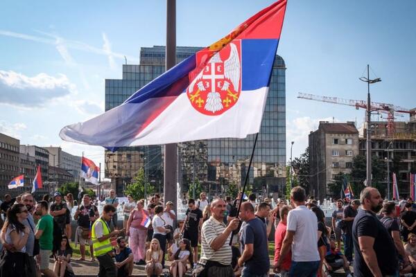 Građani iz više pravaca stigli na Slaviju: Održan skup na poziv studenata u Beogradu