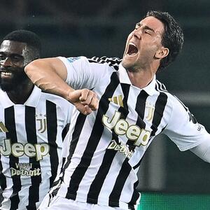 Dušan Vlahović dao dva gola u derbiju Dela Mole, ali džabe - Juventus ostao bez Lige šampiona (Video)