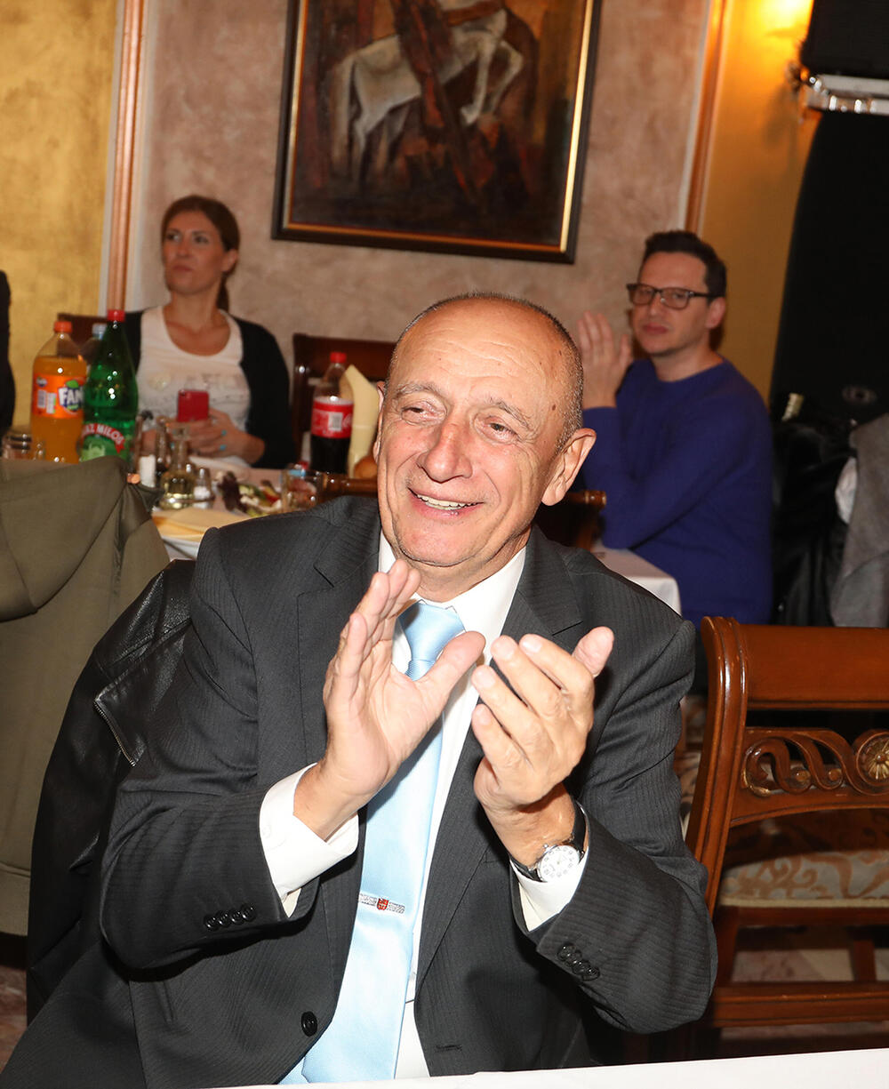 "DA SAM JE KIBICOVAO, JESAM" Rade bacio oko na udatu koleginicu, narod nije ni slutio šta se ovde sve dešavalo