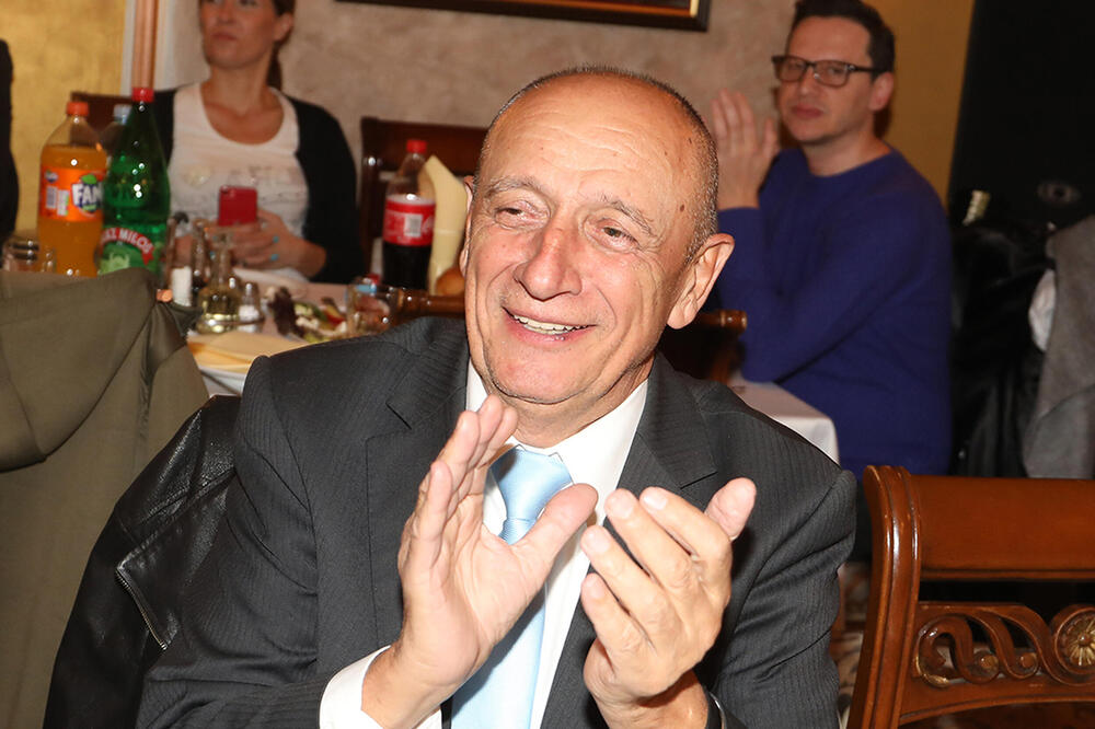 "DA SAM JE KIBICOVAO, JESAM" Rade bacio oko na udatu koleginicu, narod nije ni slutio šta se ovde sve dešavalo