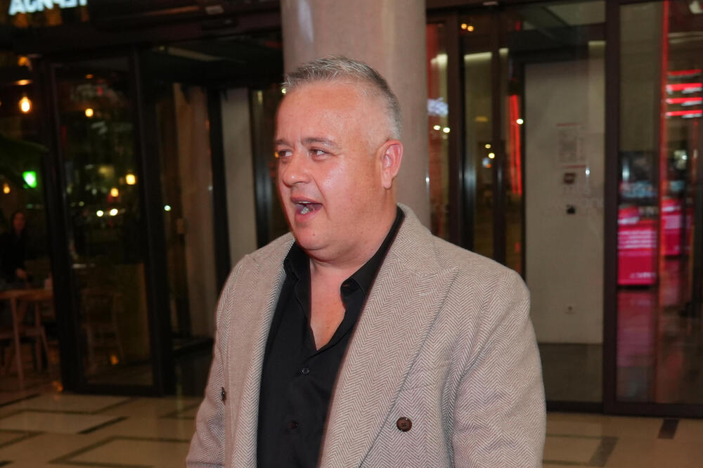 SRBI SE KRSTE KAD VIDE KOLIKO JE ZARADIO ZA JEDNO VEČE: Sa ovim parama čovek može da se skući, OD CIFRE BOLI GLAVA
