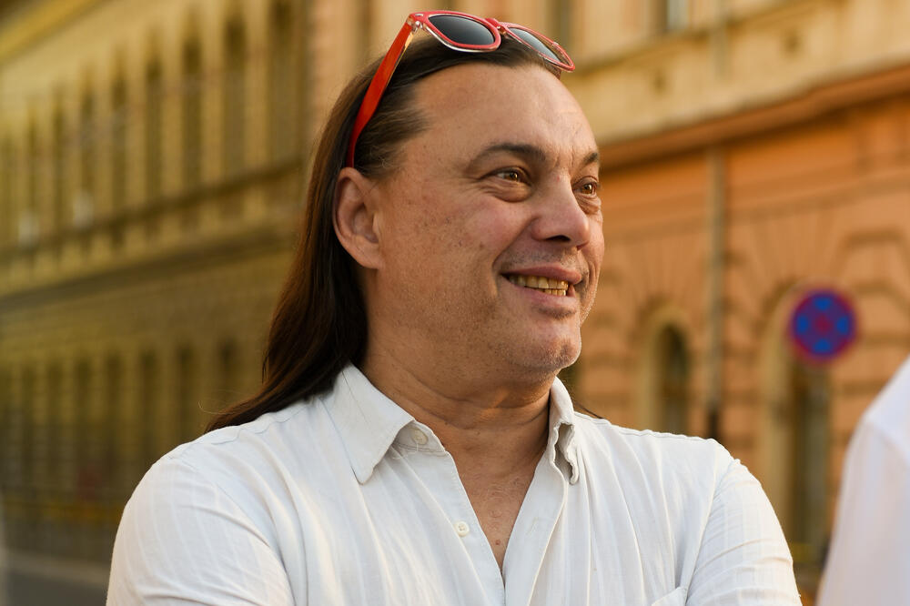 "POSTADOH DEDA PRE POLA SATA" Marina i Firči dobili unuka, muzičar puca od sreće
