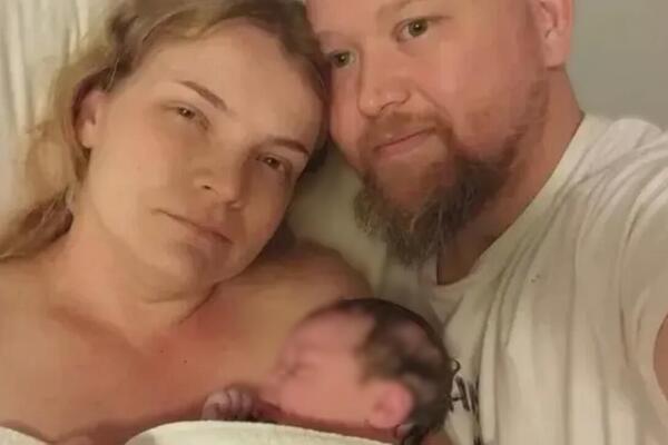 MAJKA UBILA SINA, BEBU, PA SEBE! Pre krvavog pira mužu poslala jezivu fotografiju, policija zatekla HOROR u kući