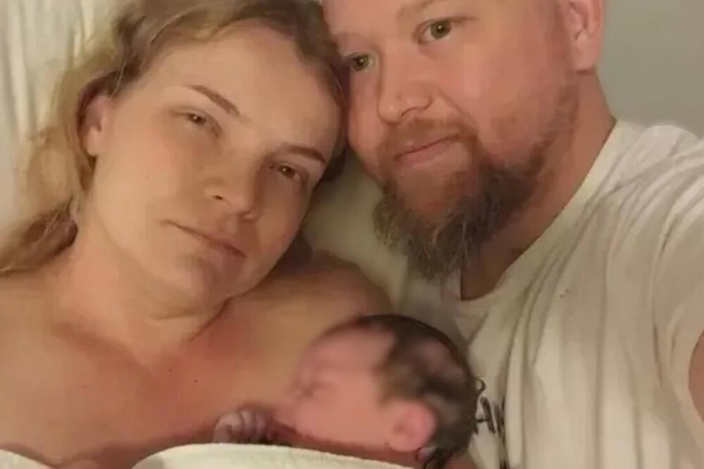 MAJKA UBILA SINA, BEBU, PA SEBE! Pre krvavog pira mužu poslala jezivu fotografiju, policija zatekla HOROR u kući