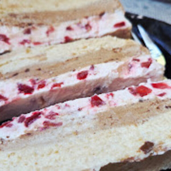 Jogurt kolač koji nikad ne propadne: Meri se u šoljama, a sastojke već imate u kuhinji, evo tajne za vlažan biskvit