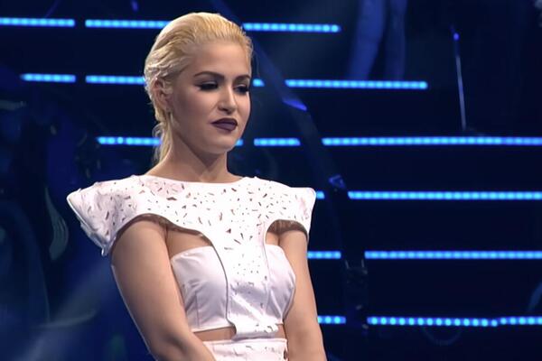 NEMA ŠANSE DA POGODITE KO JE OVA ŽENA? Danas je FATALNA CRNKA, da je ovakvu sretnete samo biste prošli pored nje
