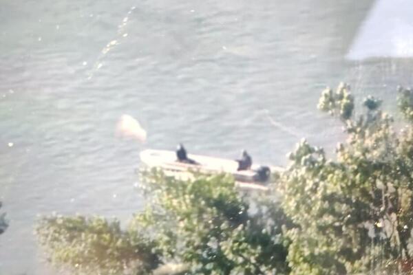 Čamcem prevozili KOKAIN VREDAN MILION EVRA, zaplenjeno 20kg narkotika na Dunavu! Policija traga za dve osobe (FOTO)
