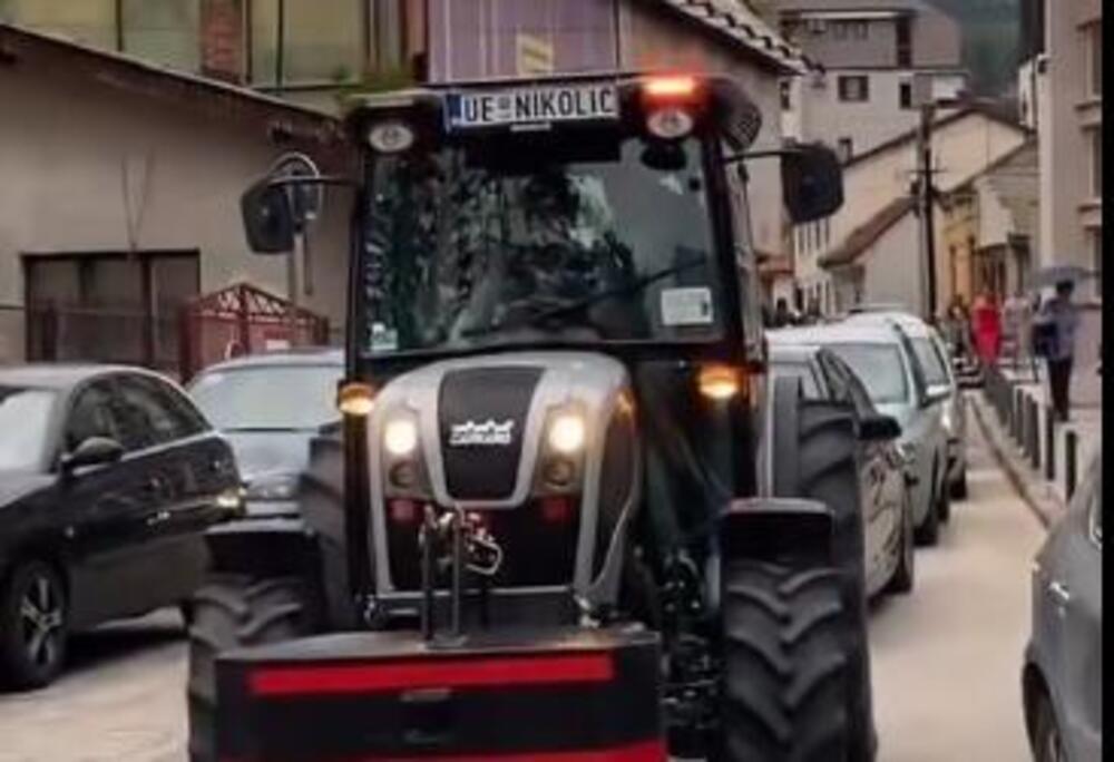 DOK SE DRUGI VOZE U LIMUZINAMA, NJIH DVOJICA SU REŠILI DA OVAKO DOĐU NA MATURU: Užičani oduševili sve pred sobom!