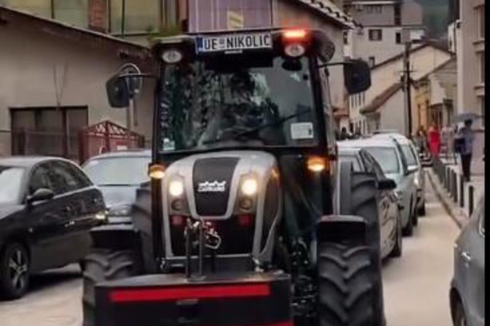 DOK SE DRUGI VOZE U LIMUZINAMA, NJIH DVOJICA SU REŠILI DA OVAKO DOĐU NA MATURU: Užičani oduševili sve pred sobom!