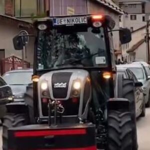 DOK SE DRUGI VOZE U LIMUZINAMA, NJIH DVOJICA SU REŠILI DA OVAKO DOĐU NA MATURU: Užičani oduševili sve pred sobom!