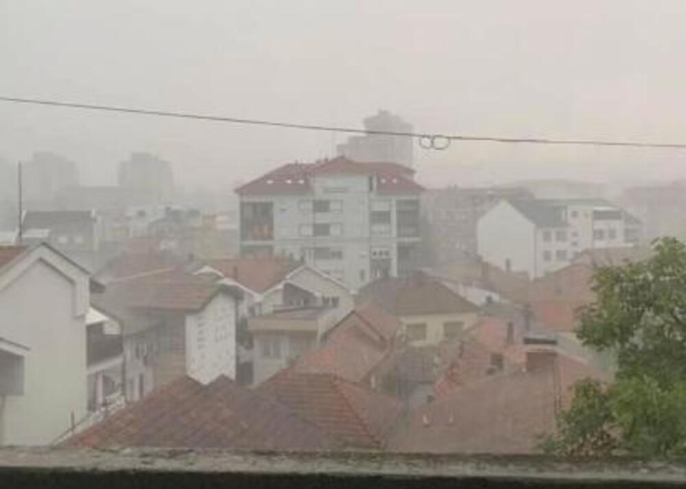 Ovaj grad u Srbiji zadesile su strašne vremenske nepogode: Prizori su jezivi, tuklo je na sve strane! (VIDEO)