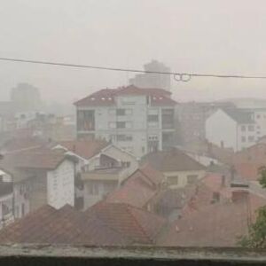 Ovaj grad u Srbiji zadesile su strašne vremenske nepogode: Prizori su jezivi, tuklo je na sve strane! (VIDEO)