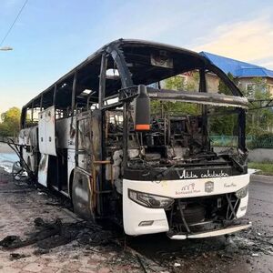 UKRAJINSKI DRON RAZNEO PUTNIČKI AUTOBUS! Ima i mrtvih i povređenih - od siline eksplozije OŠTEĆENE I OKOLNE ZGRADE!