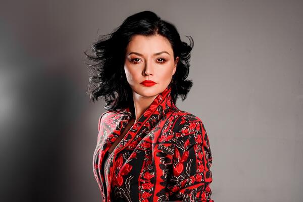 MAJA MILINKOVIĆ DONOSI &bdquo;MOJE&ldquo; &ndash; INTIMNU HIMNU PRIHVATANJA I SNAGE: Novi singl i spot najavljuju album Fadolinka!