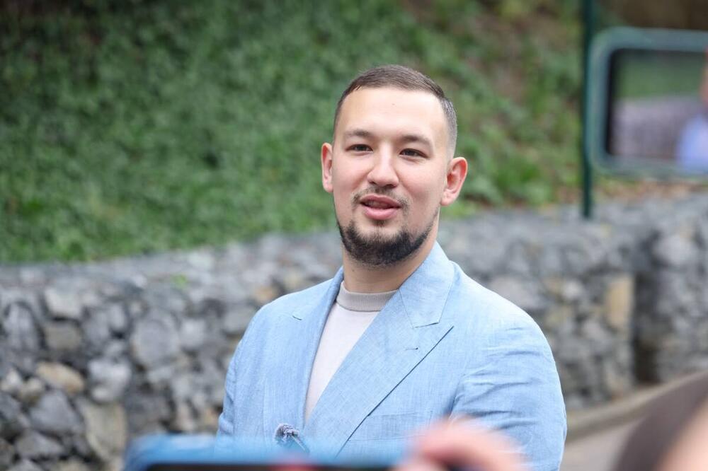 ZA NASLEDNIKA SAMO NAJBOLJE: Pašćete sa stolice kad vidite gde Živkovići slave, a za BAKŠIŠ spremio ozbiljnu lovu