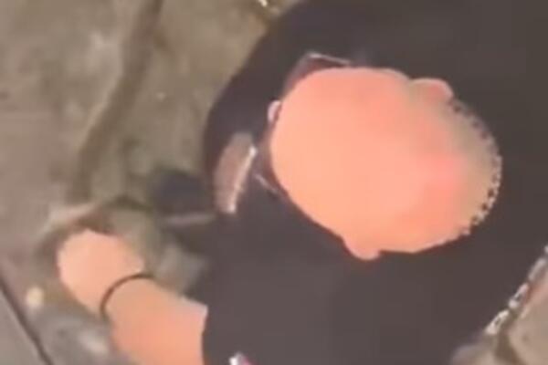 VLADICA DRŽI ZVER U RUKAMA MRTAV LADAN: Čučnuo, probirao po travi, a onda ga uhvatio, "VIDI GA LEPOTAN, LELE!"