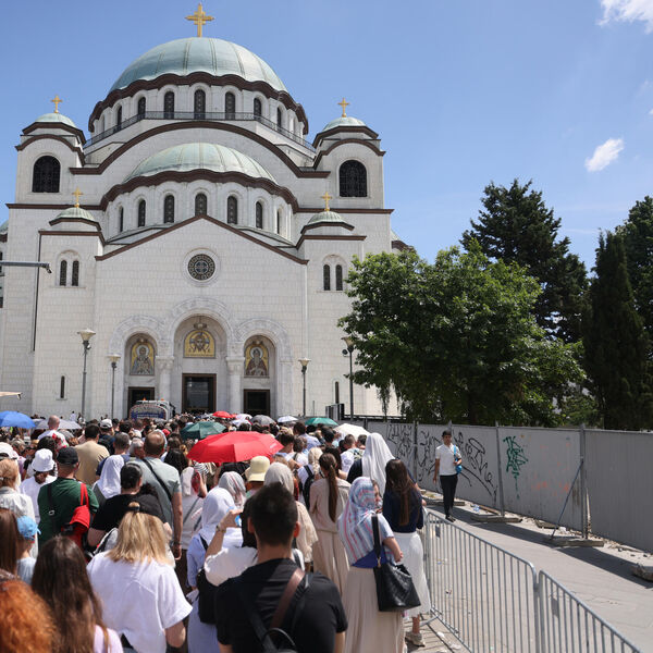 PUKLO STRPLJENJE ISPRED HRAMA SVETOG SAVE, GRAĐANI OGORČENI I LJUTI: "Situacija je skroz izmakla kontroli"!