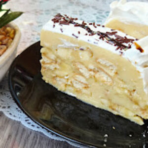 Brza karamel torta sa bananama i keksom koja se ne peče: Slatka čarolija spremna za 10 minuta