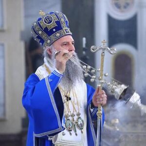 Šta znači boja odore koju je nosio patrijarh Porfirije tokom ispraćaja pojasa Presvete Bogorodice? Nosi se retko!