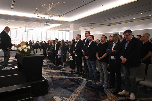 BODIROGA, KECMAN, VUČEVIĆ... Košarkaški velikani na komemoraciji legendarnog Edina Avdića (Foto)