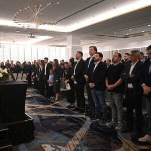 BODIROGA, KECMAN, VUČEVIĆ... Košarkaški velikani na komemoraciji legendarnog Edina Avdića (Foto)