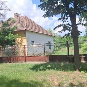 Ogromna kuća i plac u Vojvodini prodaju se za 10.000 evra: Svi se pitaju u čemu je caka, a evo šta je istina