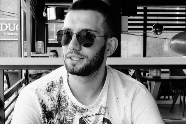 Novi Pazar zavijen u crno: Mladi Almir nije izdržao bitku sa teškom bolešću, ceo grad i okolina plaču za njim