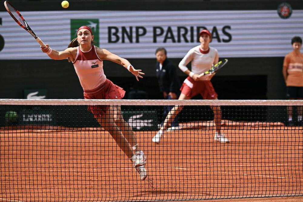 Aleksandra Krunić i Ana Danilina drugu godinu zaredom poražene u finalu Rolan Garosa (Video)