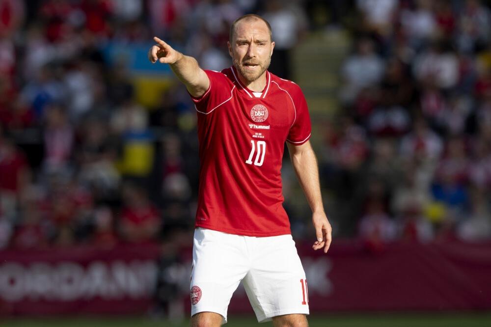 MUČNE SCENE U DANSKOJ... Kristijan Eriksen se ponovo srušio (Foto)