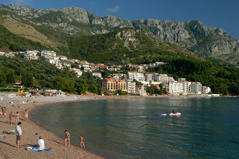 Opasna morska vrsta primećena blizu plaže u Crnoj Gori: Ulovljena je na samo desetak metara od obale