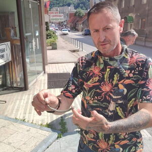"SIĆUŠNA JE, ALI KOBNA ZA LJUDE" Arsenije ulovio opasnog gmizavca u centru Užica, gledajte samo gde se našao!