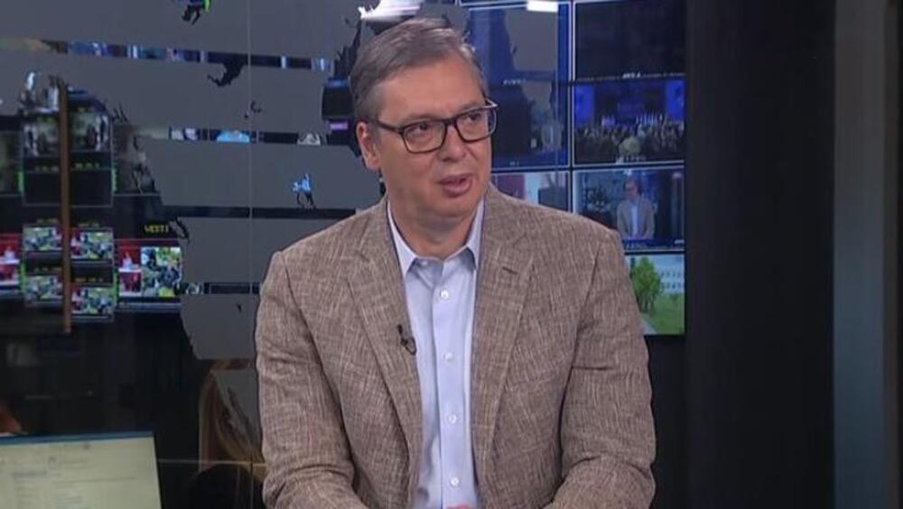"Gledaćemo da obradujemo one sa najnižim primanjima": Vučić 