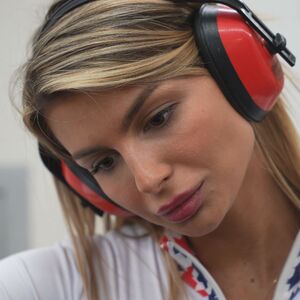 LEPA ČAČANKA OČARALA SRBE! Zanosna plavuša FASCINIRA OBA POLA, kad vidite šta Mina radi - OSTAĆETE BEZ TEKSTA!