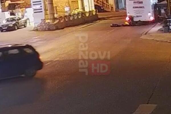 MALOLETNICI SE MOTOCIKLOM ZAKUCALI U AUTOBUS! Uznemirujući snimak nesreće kod Novog Pazara, JEZIVO JE! (VIDEO)