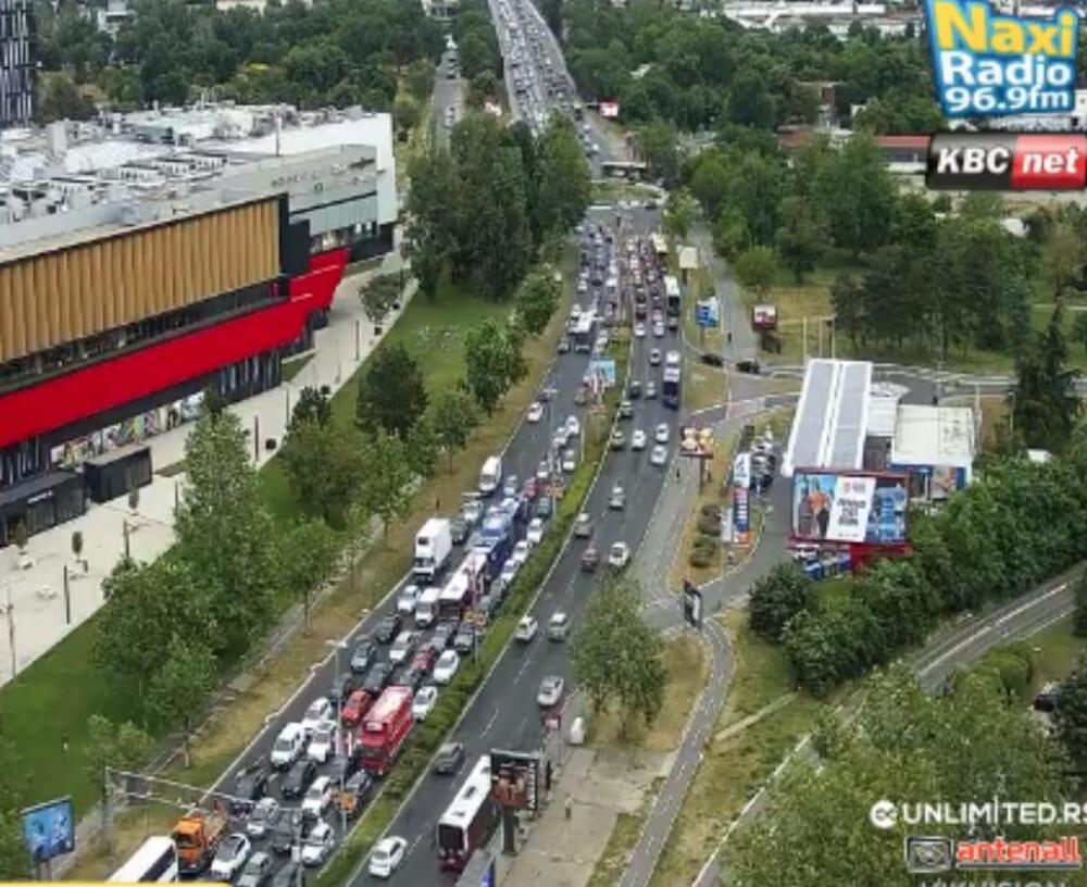 JUTARNJI ŠPIC PARALISAO OVAJ DEO BEOGRADA: Totalni zastoj, nema ni napred ni nazad - opšti krkljanac (FOTO)