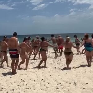 Srbi zaigrali "moravac" na jednoj od najlepših plaža na svetu: Ne zovu nas džabe nebeskim narodom (VIDEO)