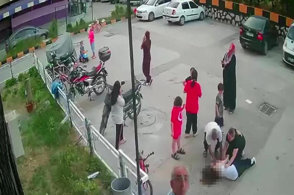 DEVOJČICA PALA SA 12. SPRATA ZGRADE, A ONDA SE DESILO NEŠTO NEVEROVATNO: Kamere zabeležile i HOROR i ČUDO (VIDEO)