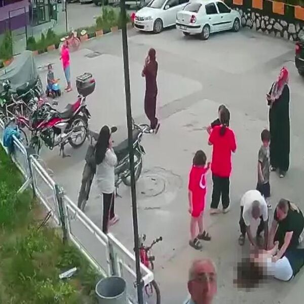 DEVOJČICA PALA SA 12. SPRATA ZGRADE, A ONDA SE DESILO NEŠTO NEVEROVATNO: Kamere zabeležile i HOROR i ČUDO (VIDEO)