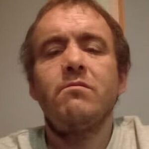 PRE 25 GODINA GA POLILI KOLONJSKOM VODOM I ZAPALILI! Preživeo PAKAO pre pokušaja odsecanja glave u Belfastu!