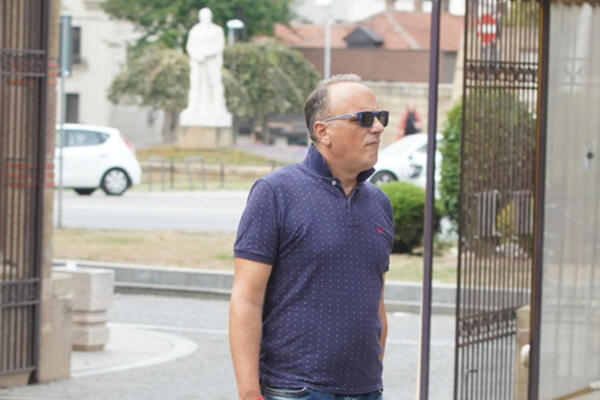 "KAD MI JE MAJKA UMRLA NA RUKAMA BIO SAM BESKUĆNIK" Slomio se usred emisije i kamen bi zaplakao zbog njegove boli