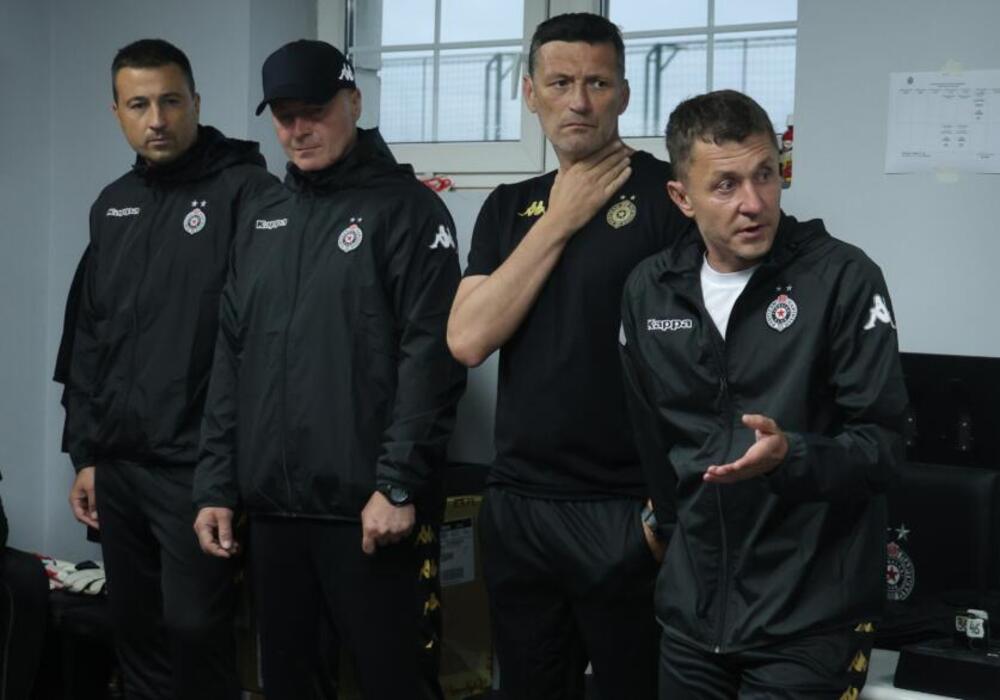 Saša Ilić izvršio prozivku - "većina vas je iz omladinske škole - znate čiji dres nosite" (Video)