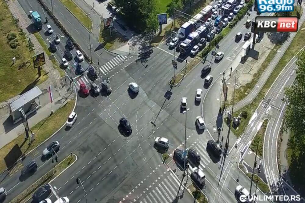 JUTARNJI ŠPIC U BEOGRADU U PUNOM JEKU: Najveća gužva ispred TC "Ušće", evo kako je u drugim delovima grada