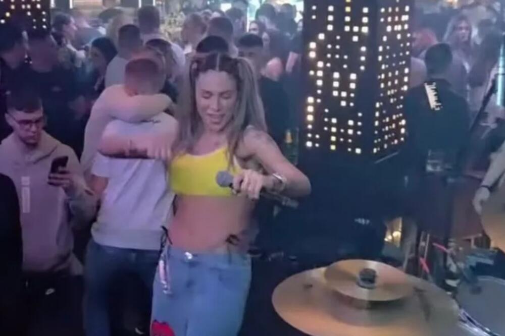 "JA DONJI VEŠ NE NOSIM, MRZIM I BRUSHALTERE" Naša PEVAČICA ŠOKIRALA - "Bolje piletina nego..." otkrila CELU INTIMU