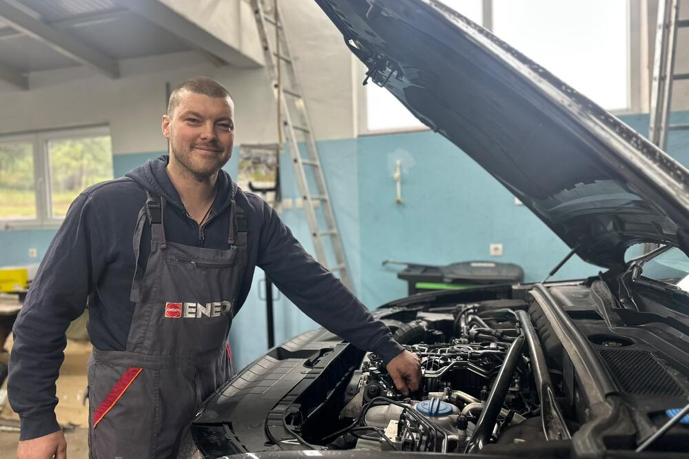 Automehaničar Željko pred sezonu godišnjih odmora ima pune ruke posla: Otkrio je šta sve vozači proveravaju