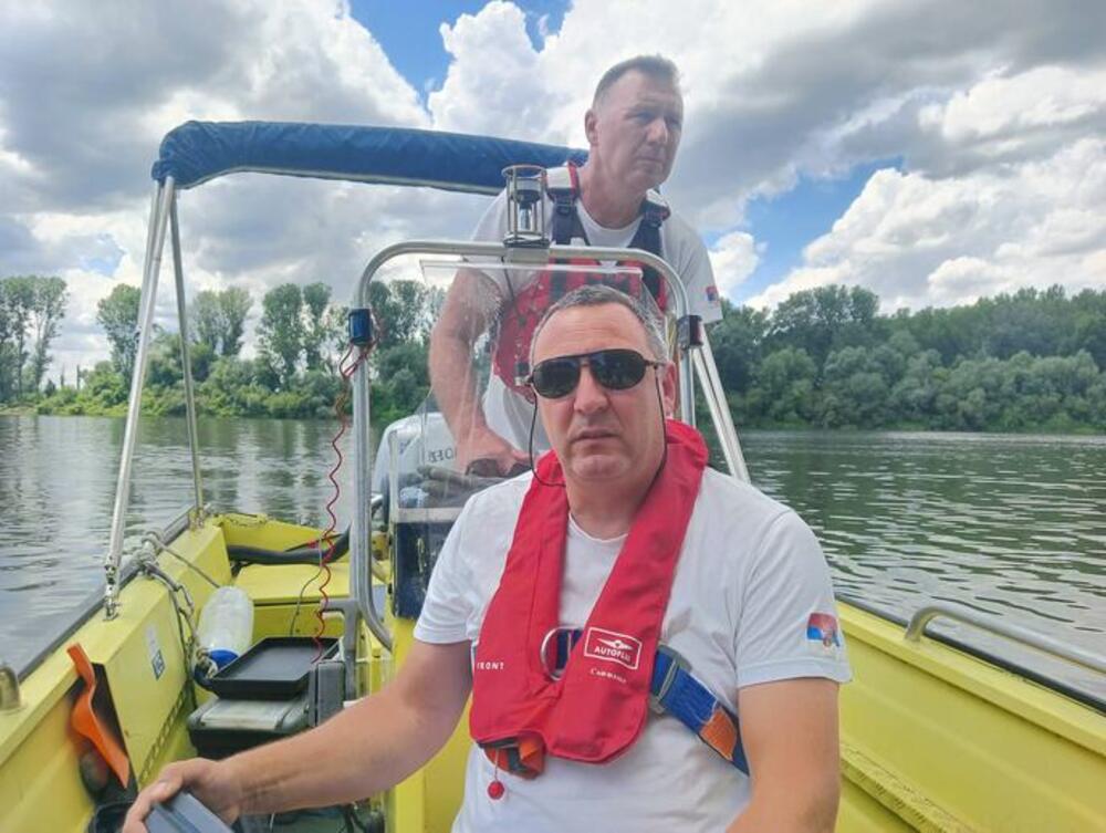 "OVAKVU TRAGEDIJU NE PAMTIMO" Evo kako teče potraga za muškarcima koji su upali u Tisu kod Sente (FOTO)