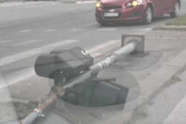 Nesvakidašnja scena u Novom Sadu: Oluja oborila semafor!