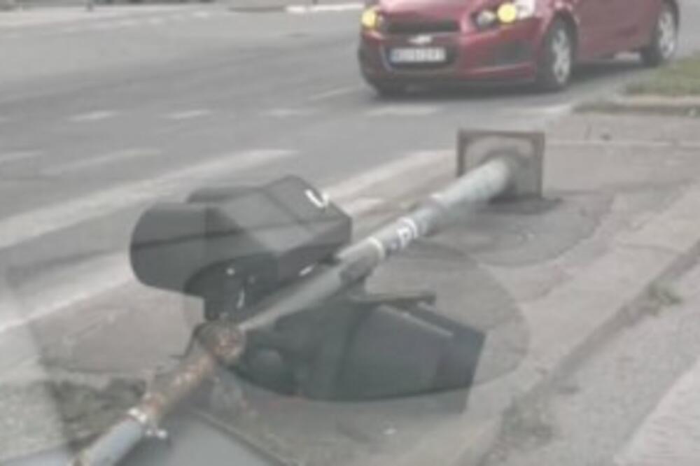 Nesvakidašnja scena u Novom Sadu: Oluja oborila semafor!