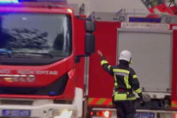 Deset vatrogasaca i tri vozila na terenu: Evo šta gori kod Makiša